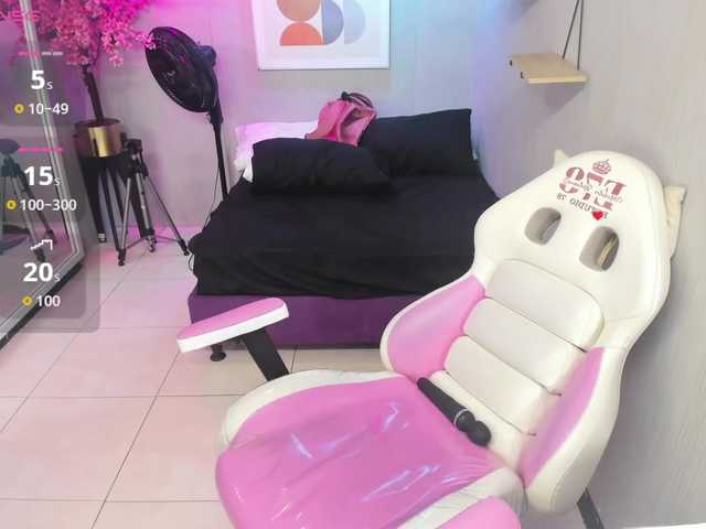 Maggy-T18 live cam on BongaCams