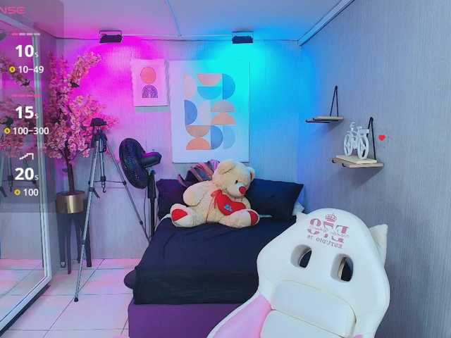 Maggy-T18 live cam on BongaCams