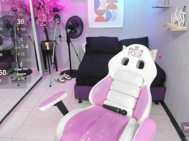 Maggy-T18 live cam on BongaCams