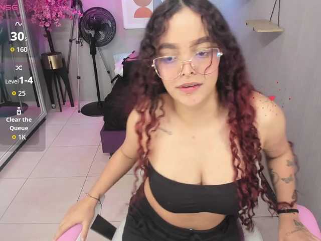 Maggy-T18 live cam on BongaCams