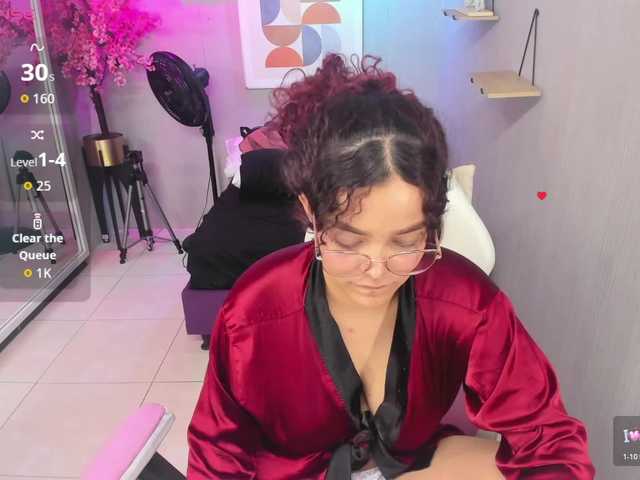 Maggy-T18 live cam on BongaCams