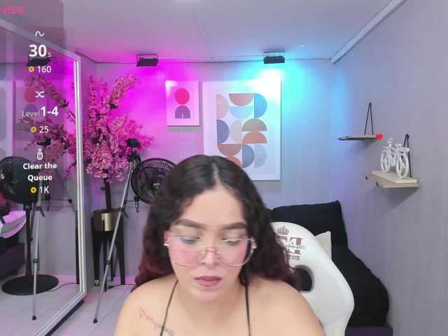 Maggy-T18 live cam on BongaCams