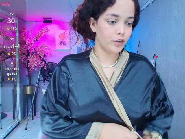 Maggy-T18 live cam on BongaCams