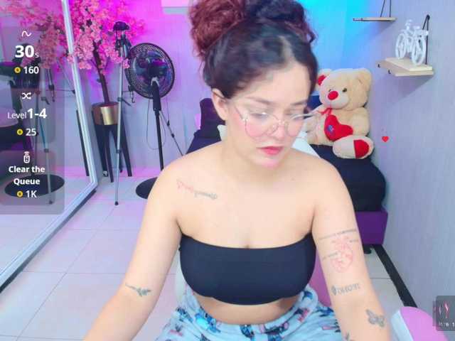 Maggy-T18 live cam on BongaCams