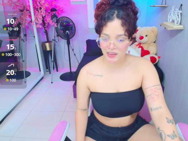 Maggy-T18 live cam on BongaCams