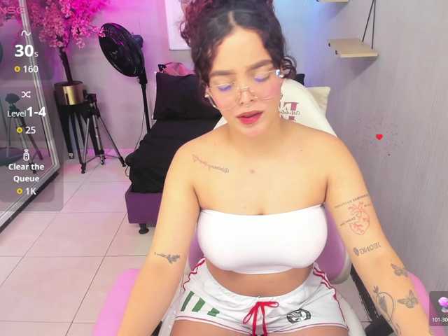 Maggy-T18 live cam on BongaCams