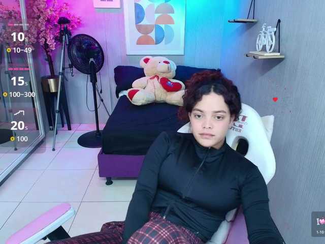 Maggy-T18 live cam on BongaCams
