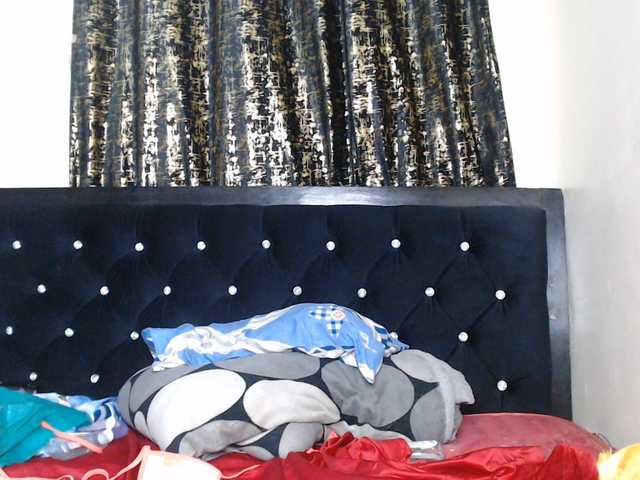 spicyvibee254 live webcam show