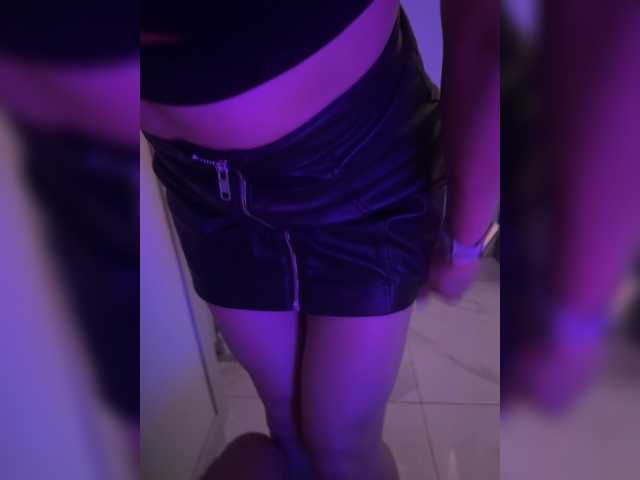Forme-1 live cam on BongaCams