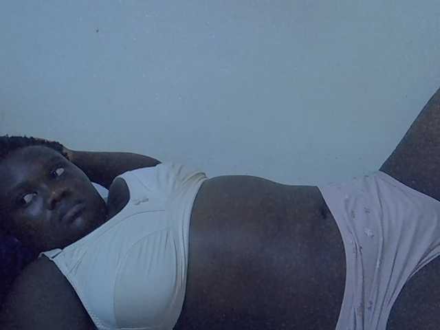 le modèle Sexy-arianna est en webcam porno dans un show sur le site bongacams, il possède les tags suivants: Ebony,Brunette,Trimmed