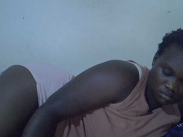 le modèle Sexy-arianna est en webcam porno dans un show sur le site bongacams, il possède les tags suivants: Ebony,Brunette,Trimmed