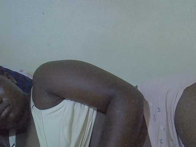 le modèle Sexy-arianna est en webcam porno dans un show sur le site bongacams, il possède les tags suivants: Ebony,Brunette,Trimmed