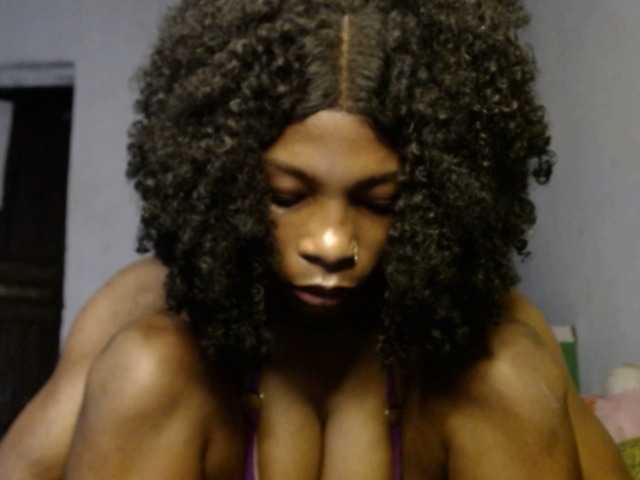 Pussyxxjuicy1 live cam on BongaCams