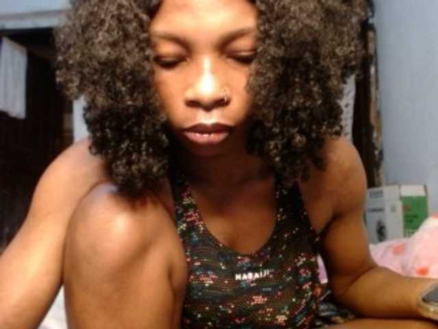Pussyxxjuicy1 live cam on BongaCams