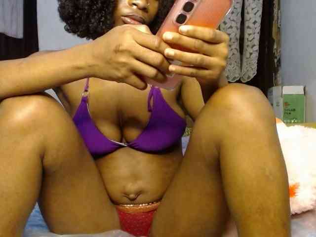 Pussyxxjuicy1 webcam