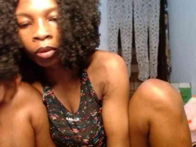 Pussyxxjuicy1 webcam