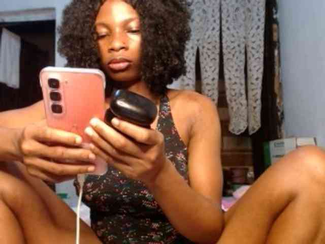 Pussyxxjuicy1 webcam