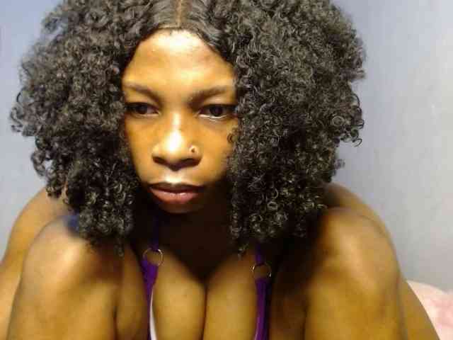 Pussyxxjuicy1 webcam