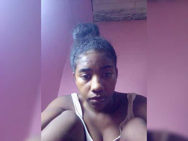 le modèle Melanied est en webcam porno dans un show sur le site bongacams, il possède les tags suivants: Ebony,Brunette,Trimmed