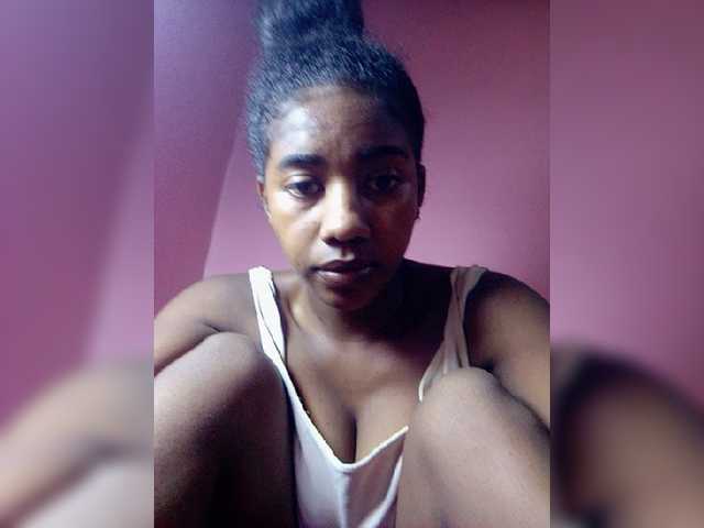 Melanied live cam on BongaCams