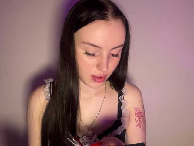 NoirBella live webcam show