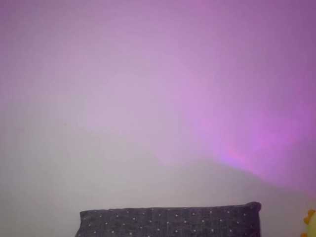 NoirBella live webcam show