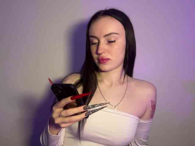 Model: NoirBella