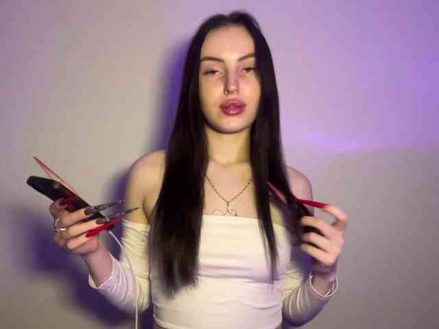 Model: NoirBella