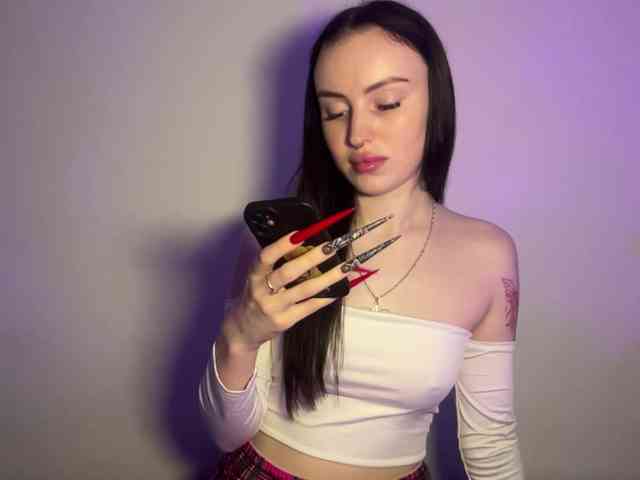 Model: NoirBella