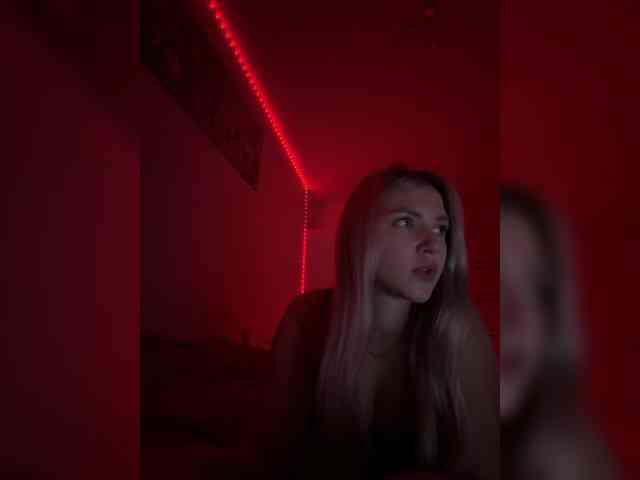 MadamSarah webcam