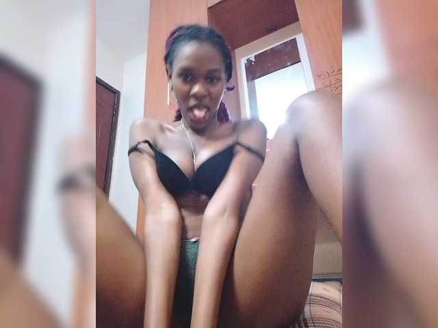 Zulfal07 live cam on BongaCams