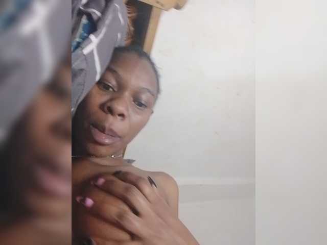 Zulfal07 live cam on BongaCams