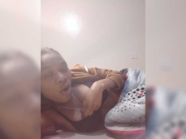 Zulfal07 live cam on BongaCams