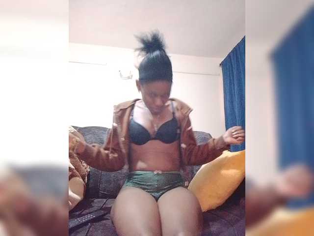 Zulfal07 live cam on BongaCams