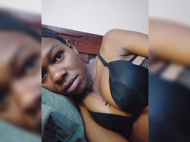 Zulfal07 live cam on BongaCams