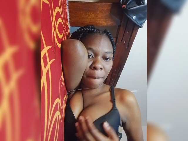 Zulfal07 live cam on BongaCams