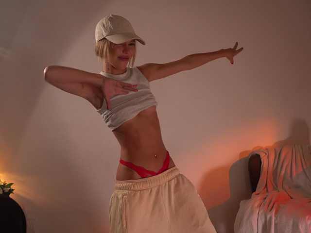 justforfunnn live cam on BongaCams