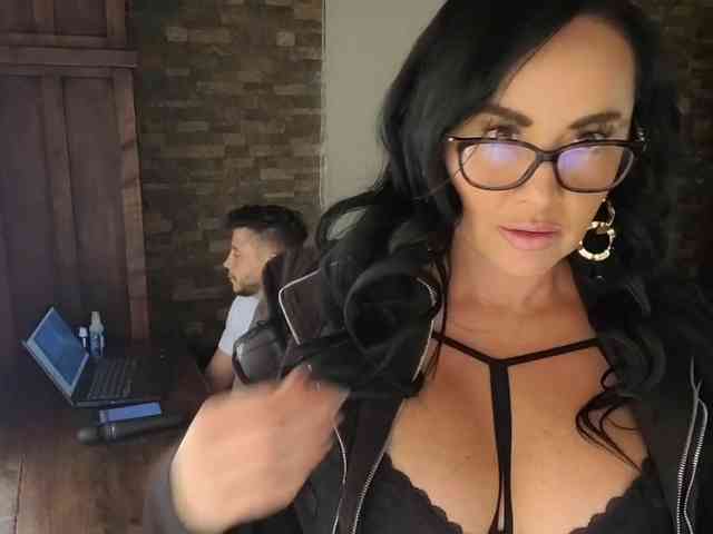 WildEstateSinner... Live Webcam on BongaCams
