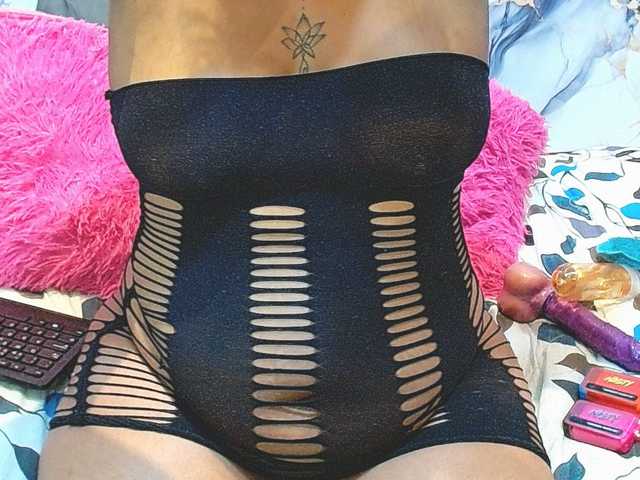 le modèle SativaXXX1 est en webcam porno dans un show sur le site bongacams, il possède les tags suivants: Ebony,Redhead,Trimmed