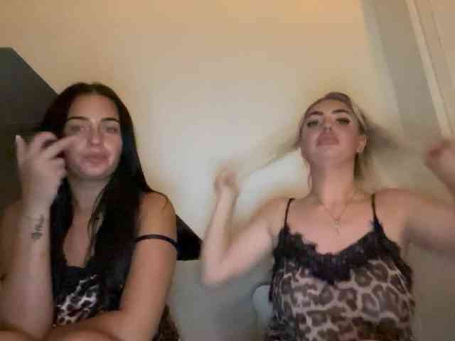 Blondexbrunette1 webcam