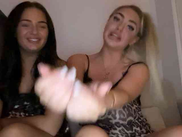 Blondexbrunette1 webcam