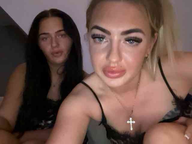 Blondexbrunette1 webcam