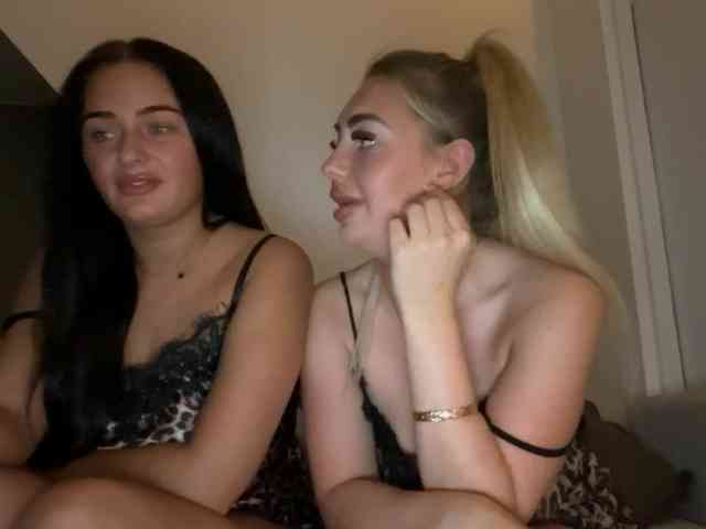 Blondexbrunette1 webcam