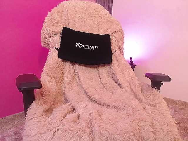 fantasycurvyhot1 live webcam show