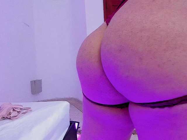 fantasycurvyhot1 live cam on BongaCams