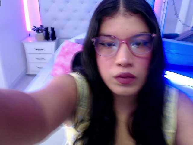 fantasycurvyhot1 live webcam show