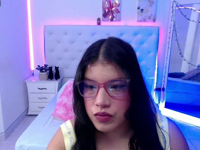 fantasycurvyhot1 live webcam show