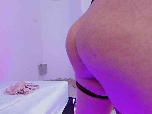 Model: fantasycurvyhot1