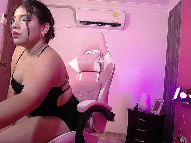 fantasycurvyhot1 fantasycurvyhot1