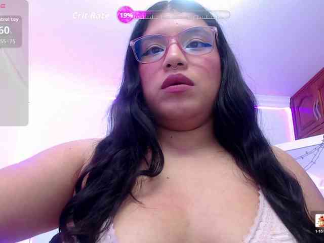 fantasycurvyhot1 webcam
